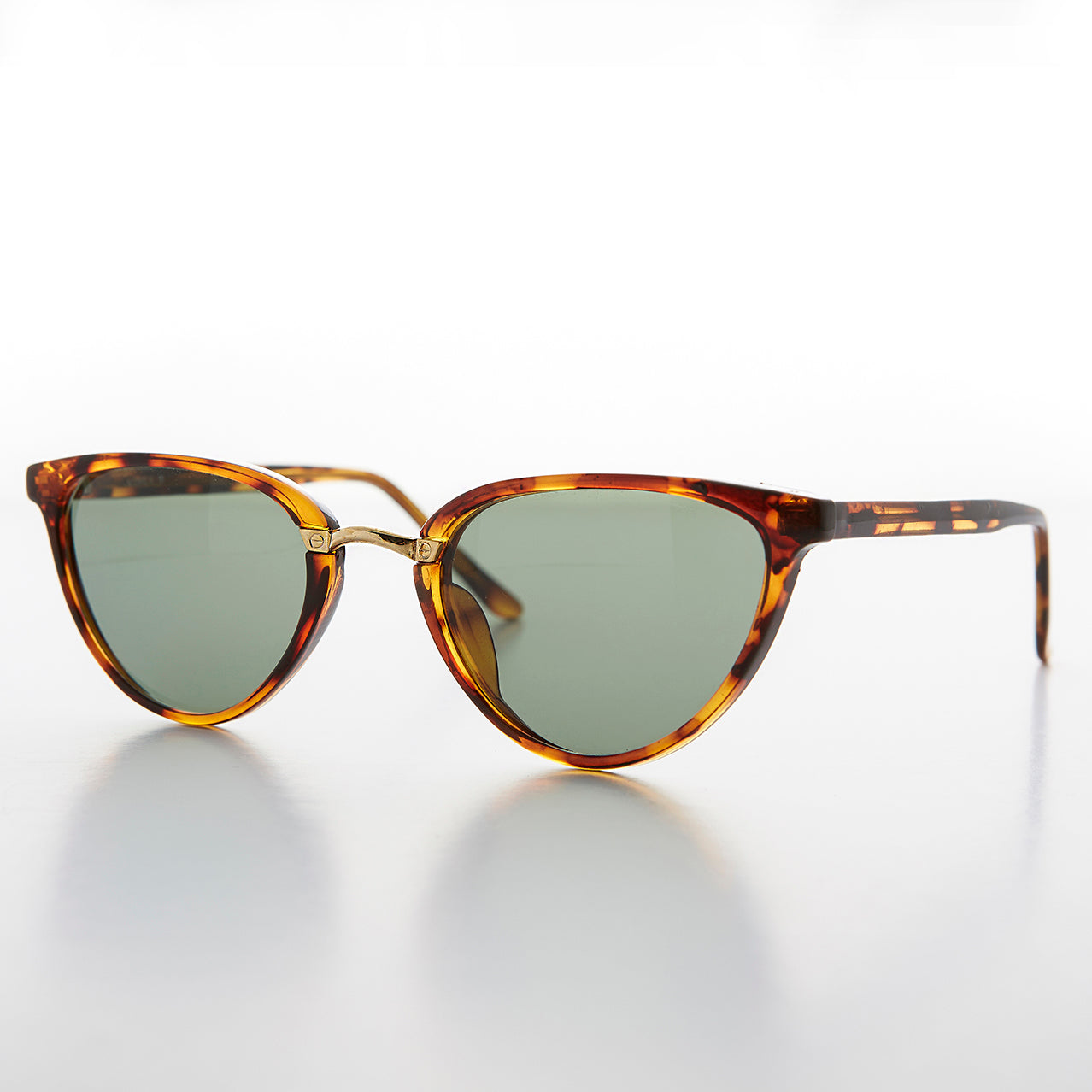 Women's Cat Eye Vintage Sunglass with Gold Bridge - Corey