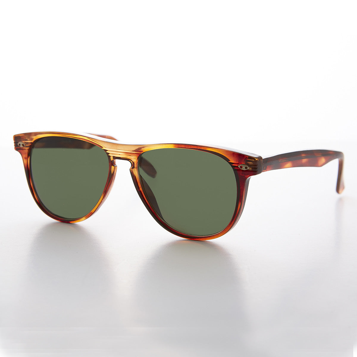 Sporty Racer Vintage Sunglass with Keyhole Bridge - Elvin